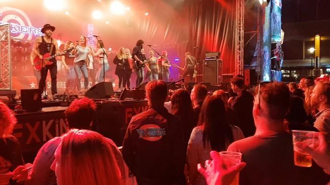 Eerste avond TT-Festival trekt 12 duizend bezoekers (Video)