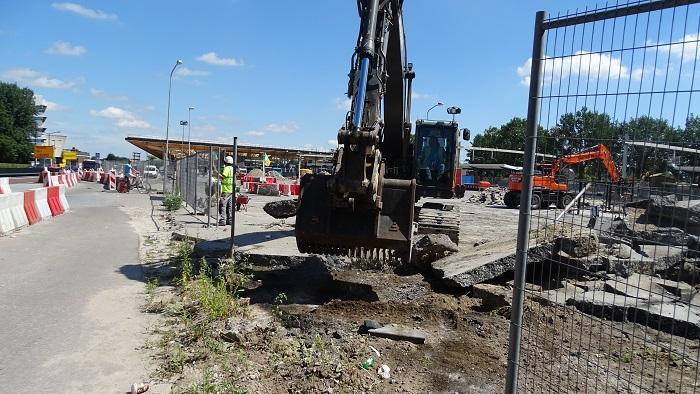 Oude betonplaat van busstation Assen wordt gesloopt