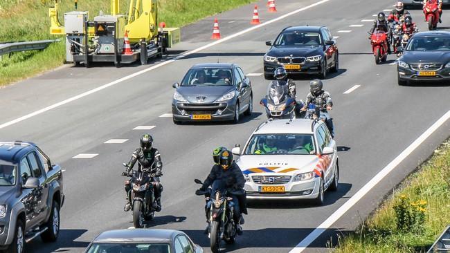 File op A28 tussen Assen en Haren door kapotte vrachtwagen