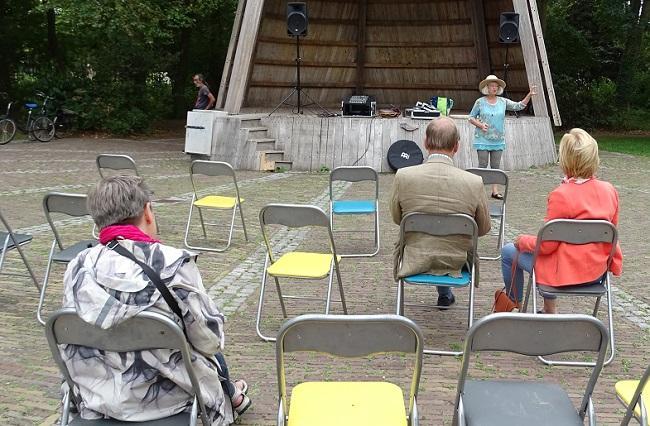 Luisteren is een Kunst in de Tuin van Assen