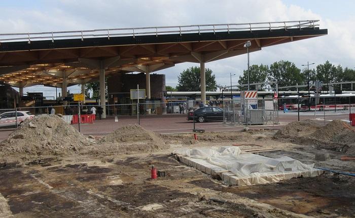 Fundering voor hond Mannes bij Asser station klaar