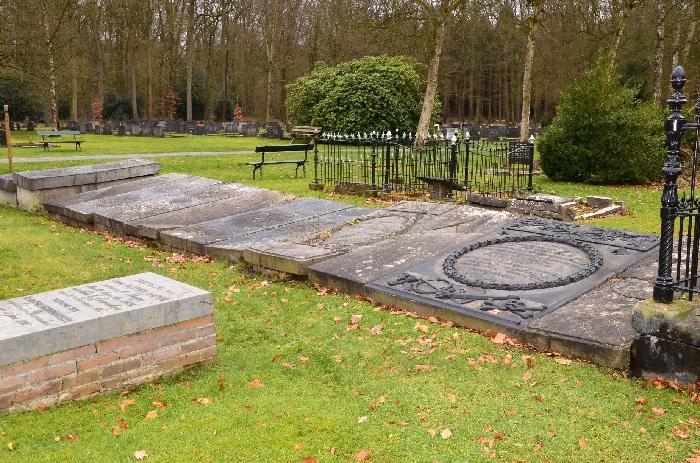 Herstel graven familie Hofstede op Noorderbegraafplaats