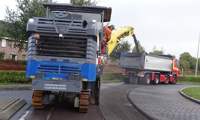 Kloosterveen krijgt nieuw asfalt (Video)