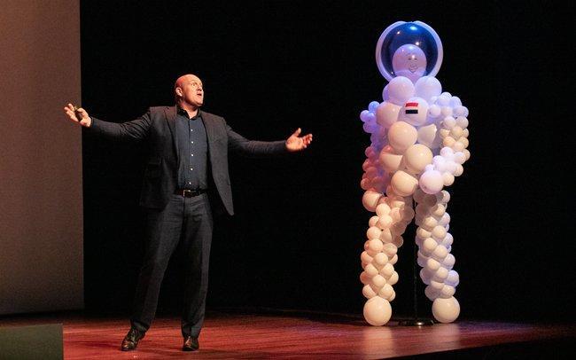 André Kuipers nam kinderen in Assen mee de ruimte in