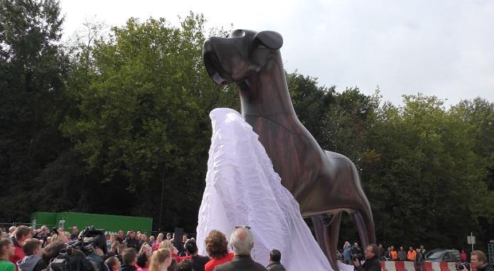 Mannes vandaag op dierendag onthuld (Video)