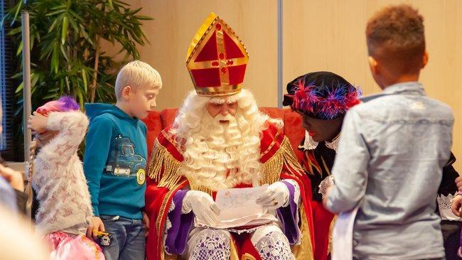 Fotos: Sinterklaas samen met Inkipinki in de Componist