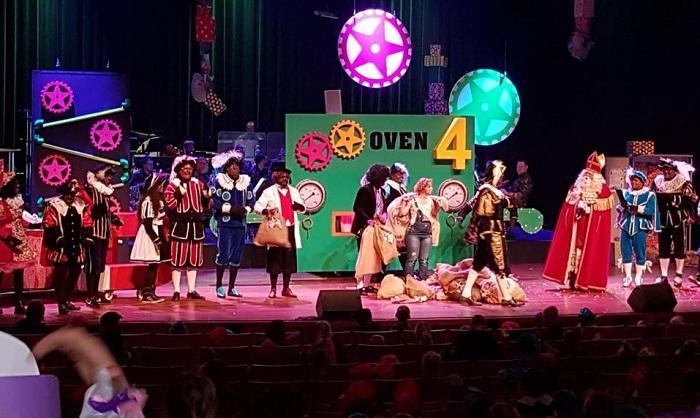 Sinterklaas betreedt theater DNK (Video)