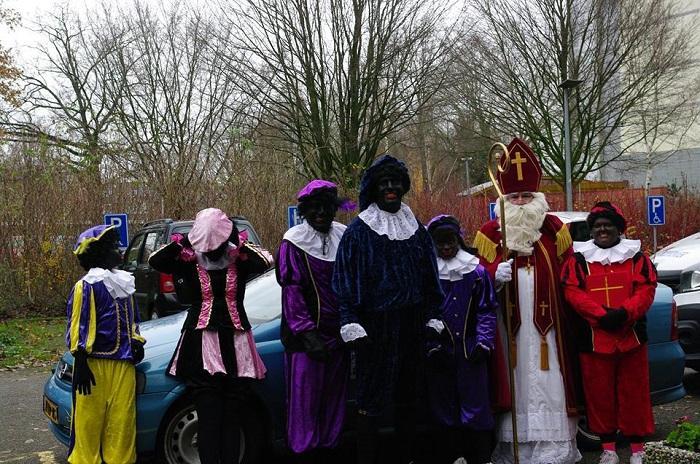 Sinterklaas en pieten bij Wij Ruilen en Geven Weg (Video)