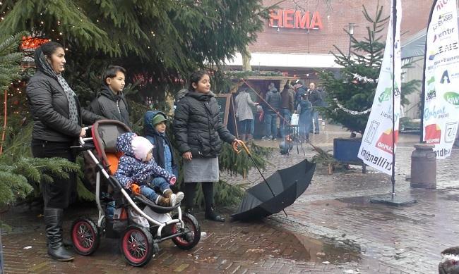 Fotos: Zaterdagdrukte op Dickens Markt en IJsbaan Assen (Video)