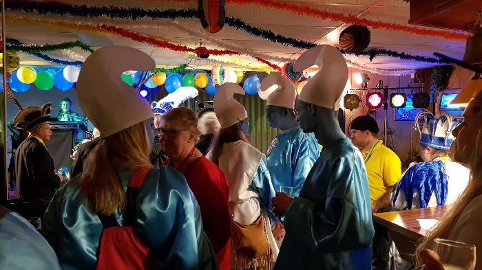 Carnavalsfeest bij Narren van Pitlo in Assen 