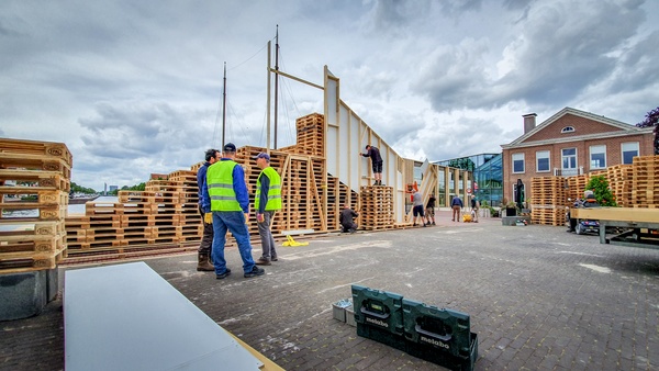 Opbouw Rialtobrug in Assen begonnen