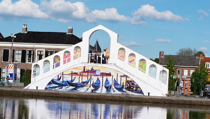 Italiaanse brug op Kop van de Vaart voor weekje verdwenen