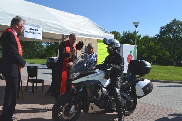 Motorrijders en motoren TT NightRide ook dit jaar weer gezegend