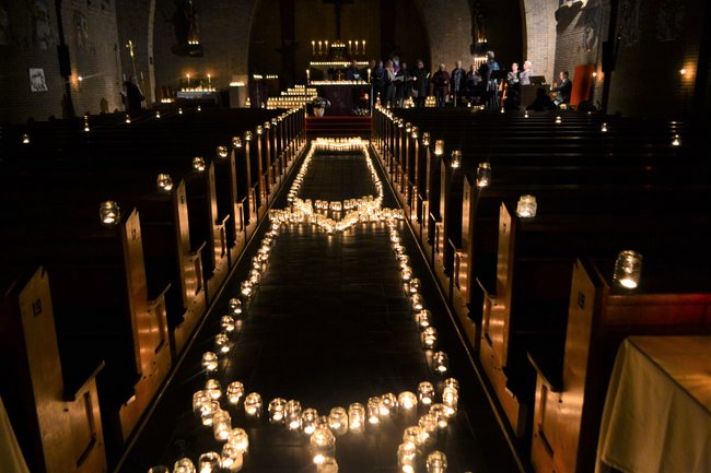 Eerste lustrum  Kerken in kaarslicht  een feest van sfeerlicht en muziek