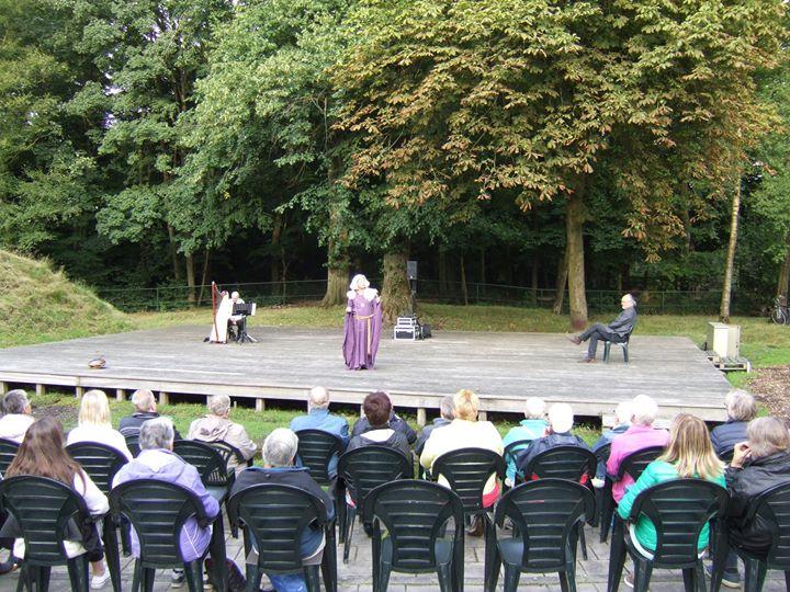 Vertel theater in openlucht theater Tivoli 