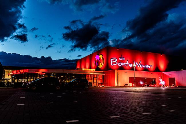 De Bonte Wever kleurt rood tijdens night of live