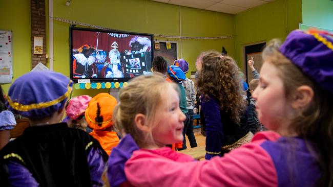 Sinterklaas kwam vrijdag digitaal naar Maria in Campisschool