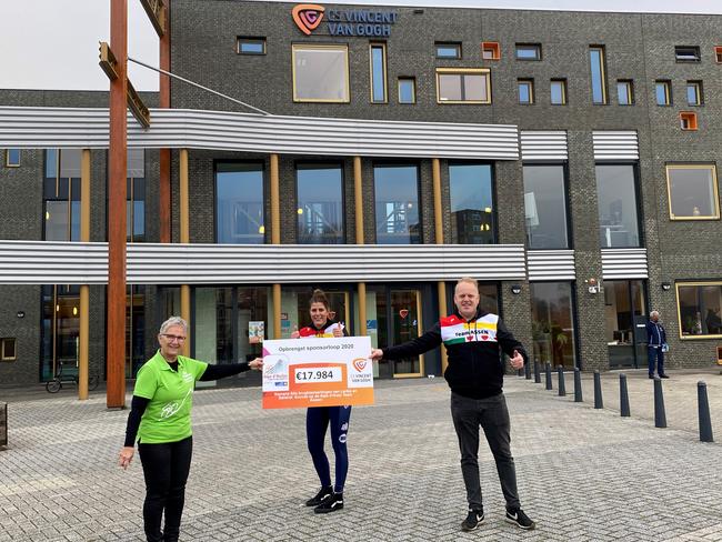 Flinke opbrengst sponsorloop brugklassers Vincent van Gogh voor KWF Kankerbestrijding