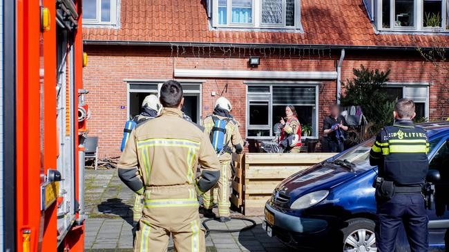 Kortsluiting zorgt voor brandje in woning in Assen (Video)