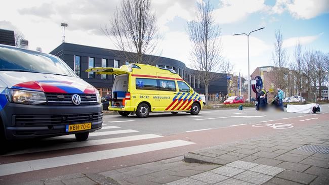 Scooterrijder gewond bij botsing met auto (Video)