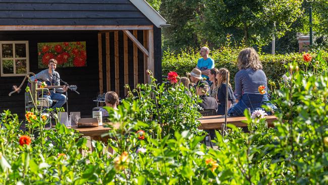 Gluren bij de Buren Assen dit jaar in de buitenlucht