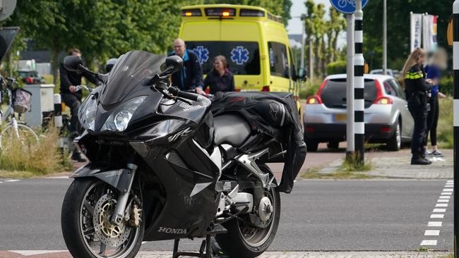 Motorrijder gewond bij aanrijding in Assen (Video)