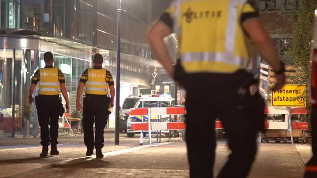 Flinke confrontatie tussen politie en feestvierders in centrum van Assen (Video)