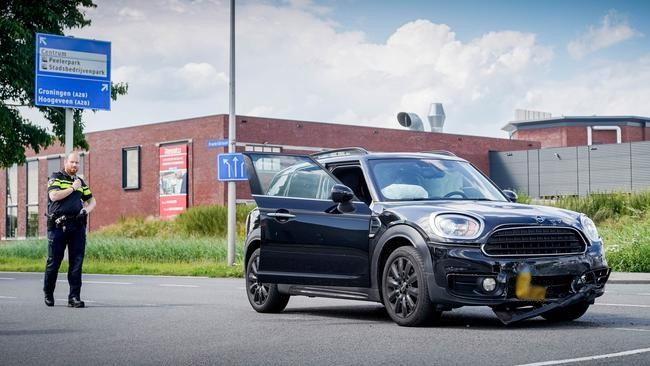 Auto en busje botsen op elkaar op Messchenveld