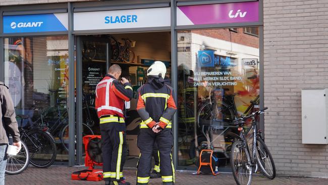 Vreemde lucht in fietsenwinkel blijkt losgeraakte slang van compressor