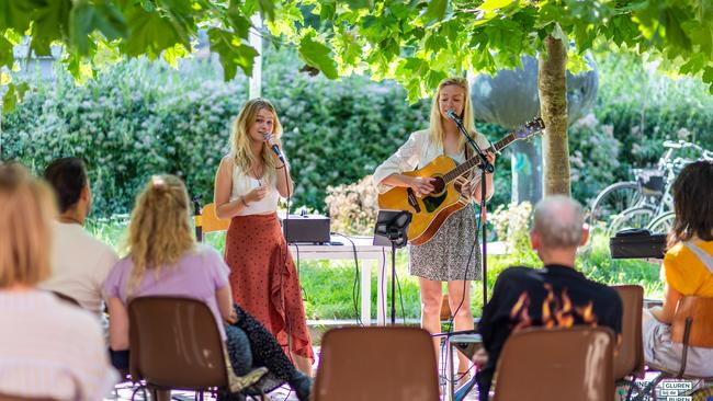 Amateurkunstenfestival Gluren bij de Buren is op zoek naar acts en huiskamers