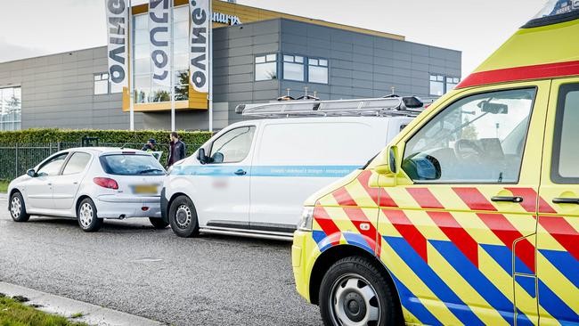 Autos met elkaar in botsing op industrieterrein in Assen