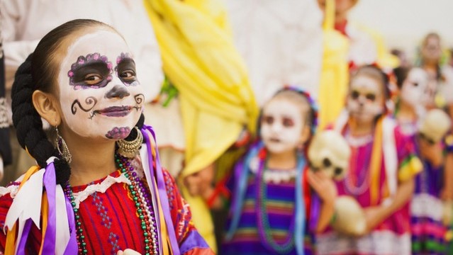 Binnenstad Assen viert Mexicaanse día de muertos met grote parade en expositie