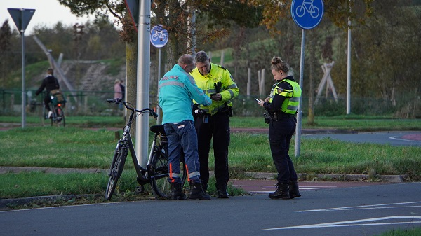 Fietser gewond na botsing met auto