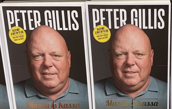 Peter Gillis signeert zijn boek bij Warenhuis Vanderveen Assen