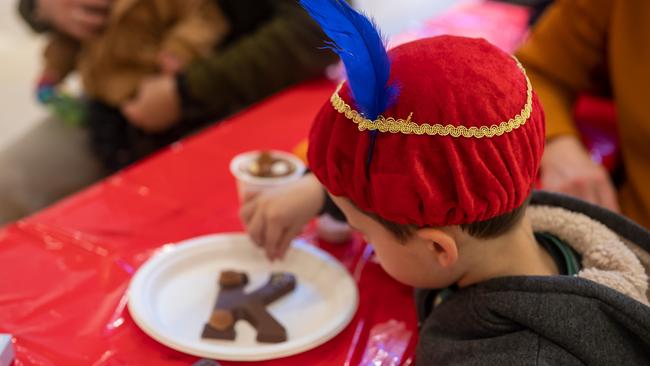 Diverse sinterklaasactiviteiten in Sinterklaasatelier in Mercuriuscentrum en de Triade