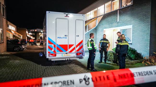 Twee doden in woning in Assen gevonden (Video)