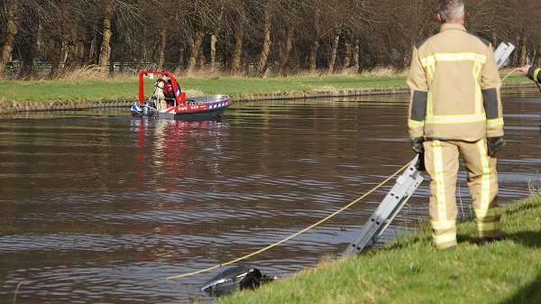 Traumahelikopter en duikers ingezet bij grote zoekactie in Noord-Willemskanaal