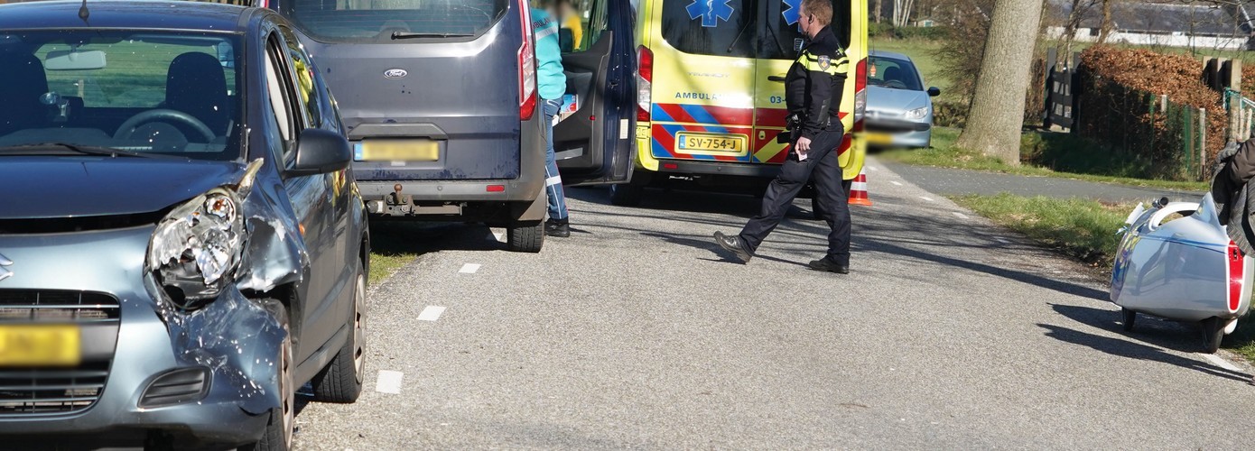 Veel schade na ongeval tussen auto en ligfiets