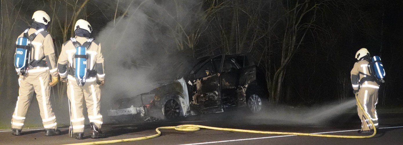 Auto volledig uitgebrand langs Europaweg-Oost