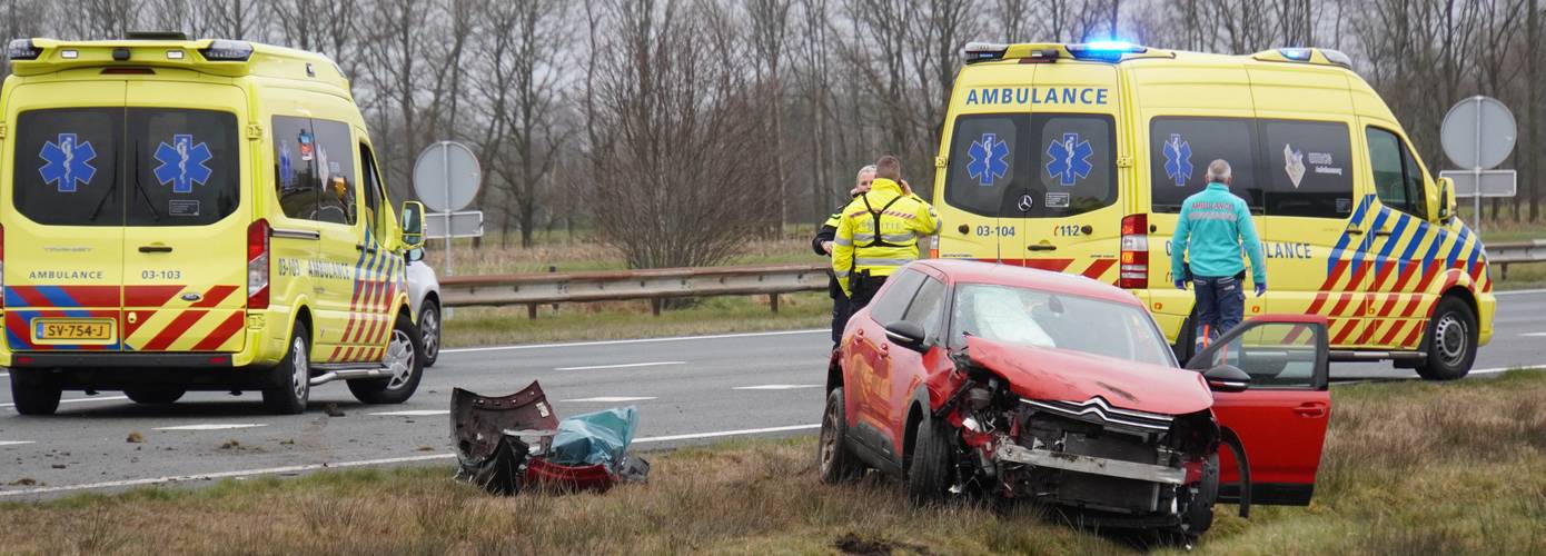 Bestuurder bedrijfsbusje vlucht na ongeval op A28 bij Assen (video)