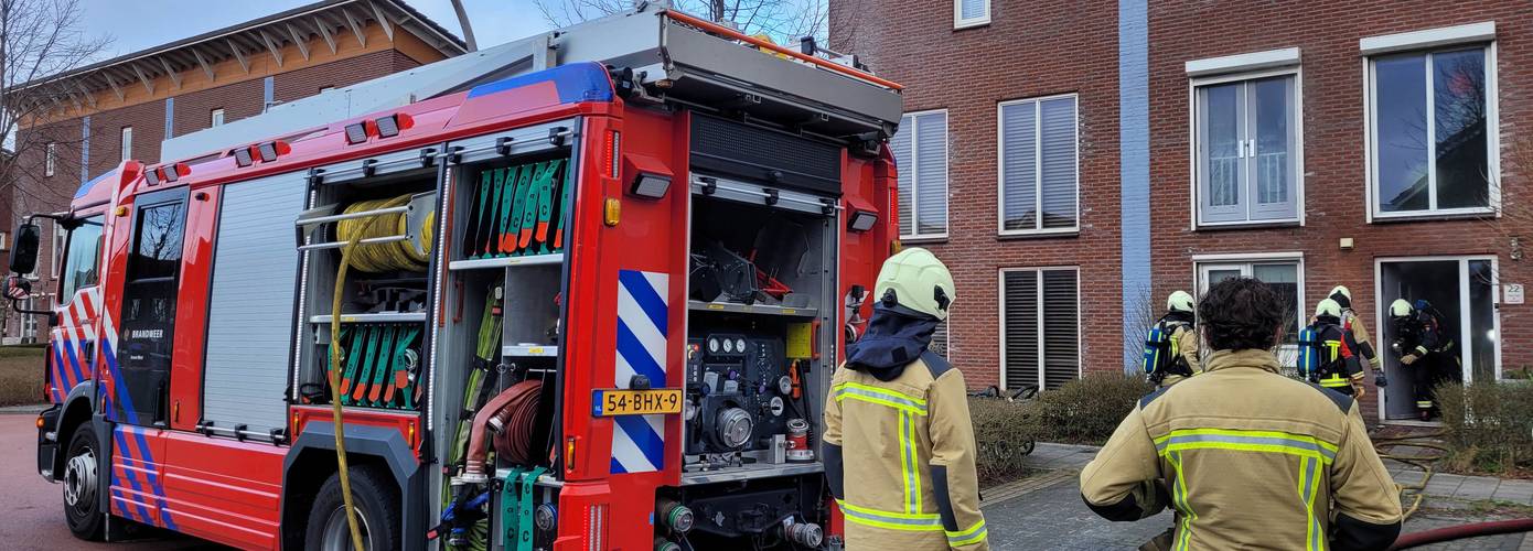 Kortsluiting in meterkast zorgt voor woning vol rook in Kloosterveen (video)