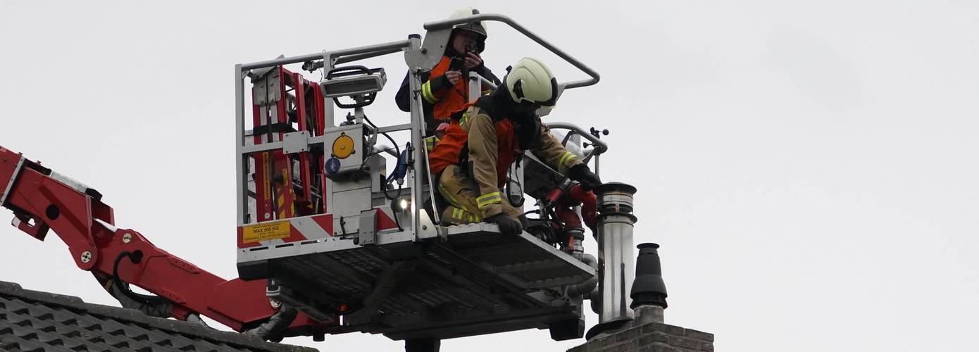 Brandweer rukt uit voor schoorsteenbrand in Assen