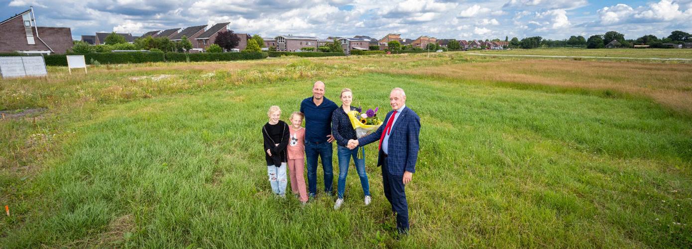 Bloemen voor eerste bouwers Kloosterakker