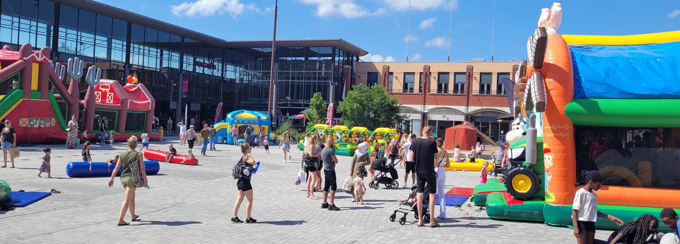 Springkussenfestival ondanks warmte groot succes; kids zomerfestival geopend