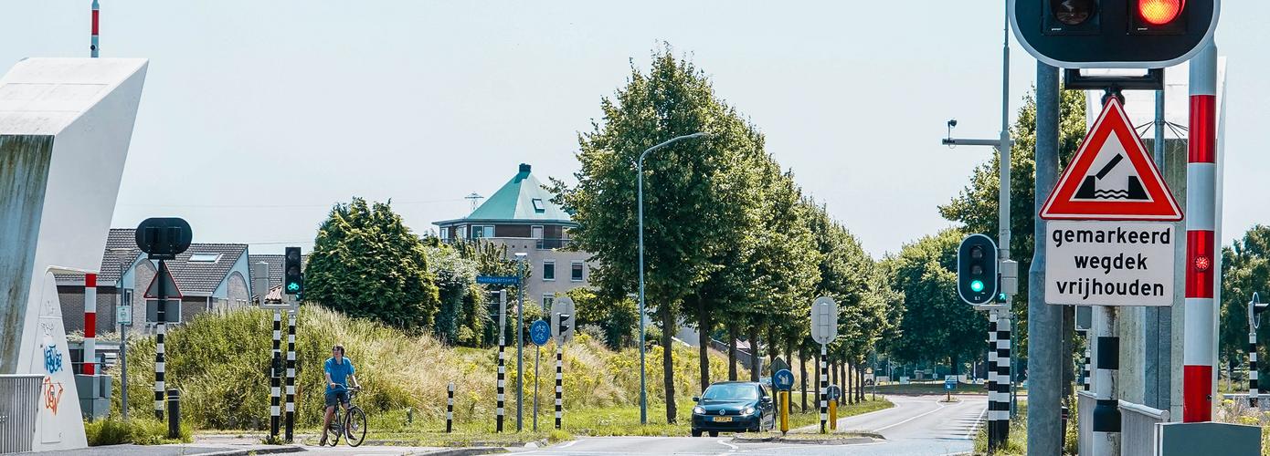 Brug in Kloosterveen in storing door hitte (Video)