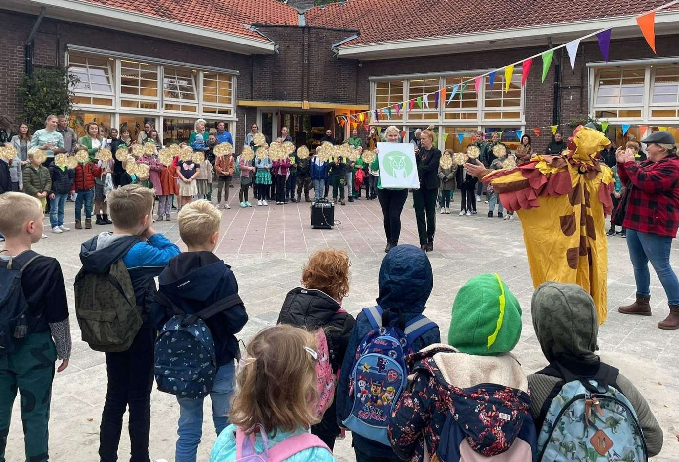 IKC de Emmaschool heeft tijdelijk een groen logo 