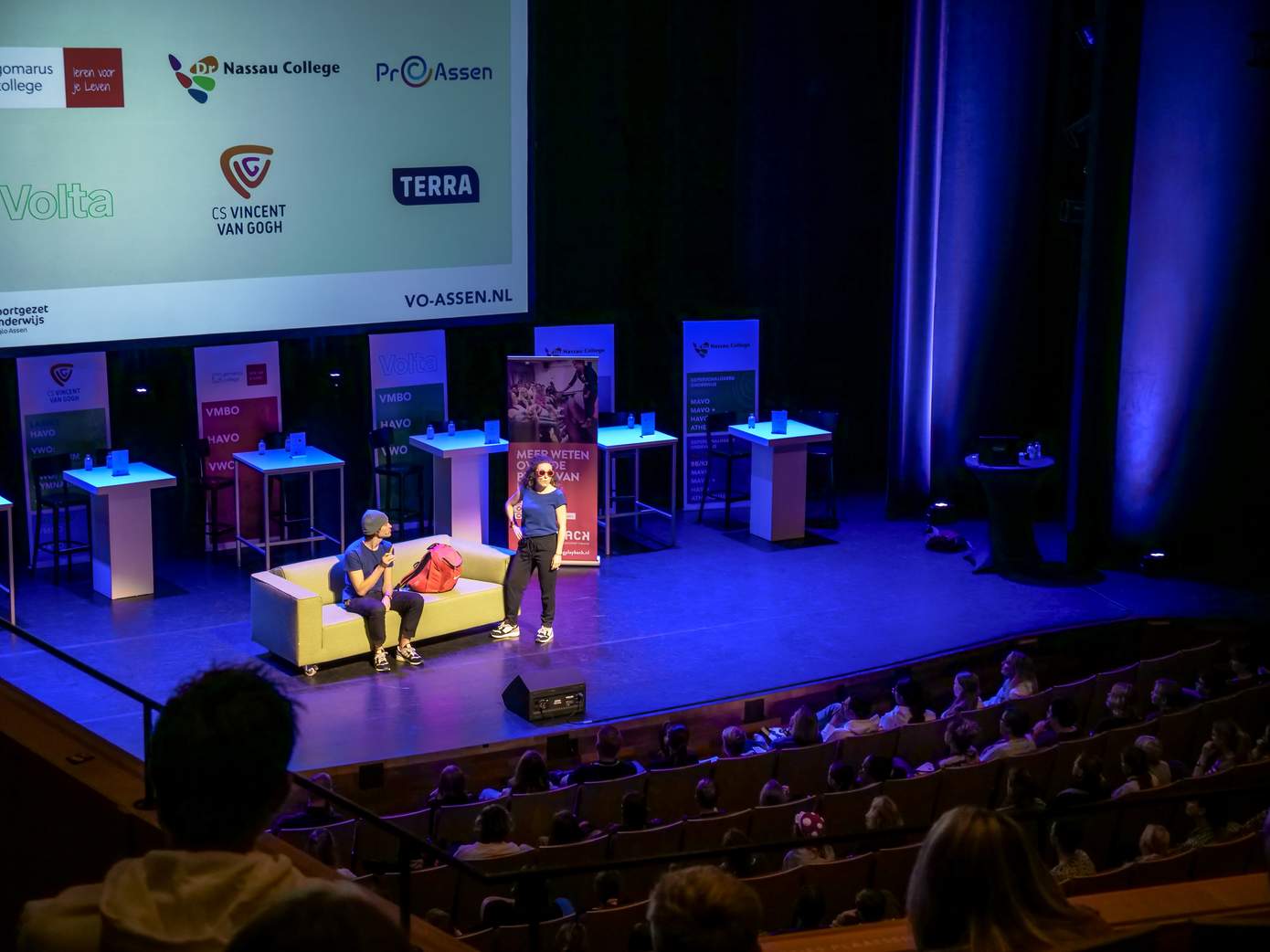 Vierde editie Asser scholenmarkt trekt bomvolle zaal in DNK