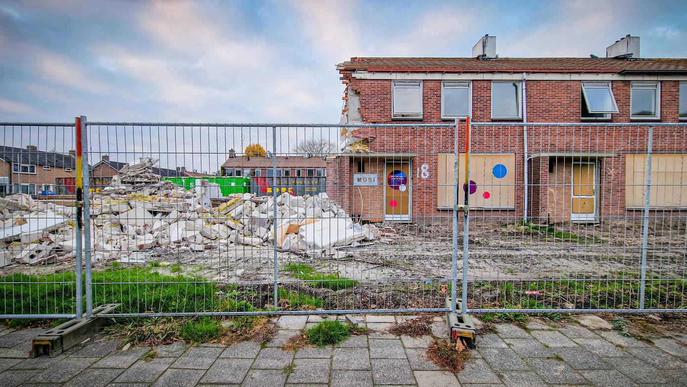 Sloop 102 woningen in 'spookwijk' Lariks gestart 