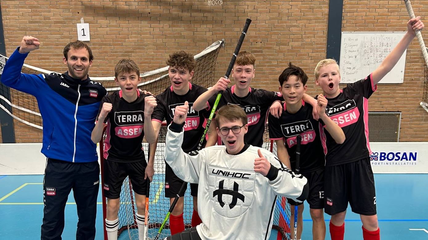 Jongensteam Terra Assen wint regionale finale Olympic Moves met Floorball