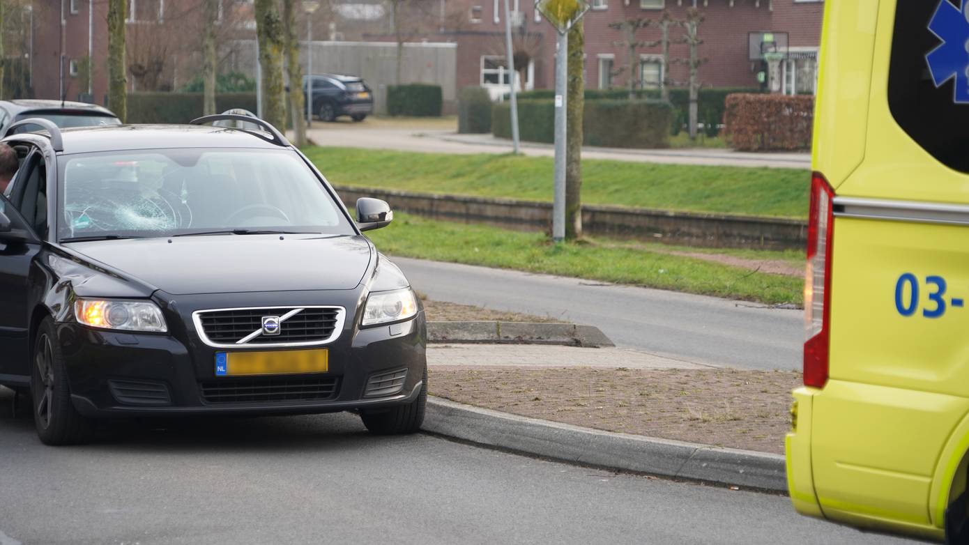 Fietser gewond bij aanrijding op oversteekplaats in Assen